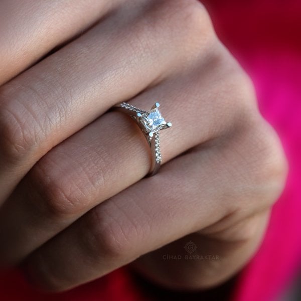 0,95 Ct. Prenses Kesim Pırlanta Yüzük