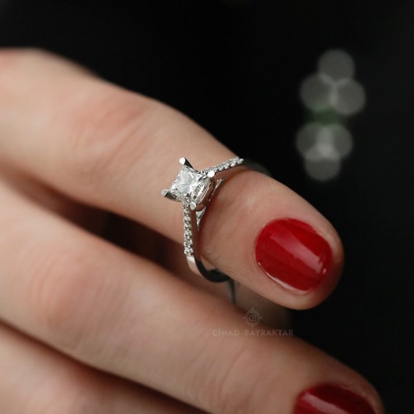 0,95 Ct. Prenses Kesim Pırlanta Yüzük
