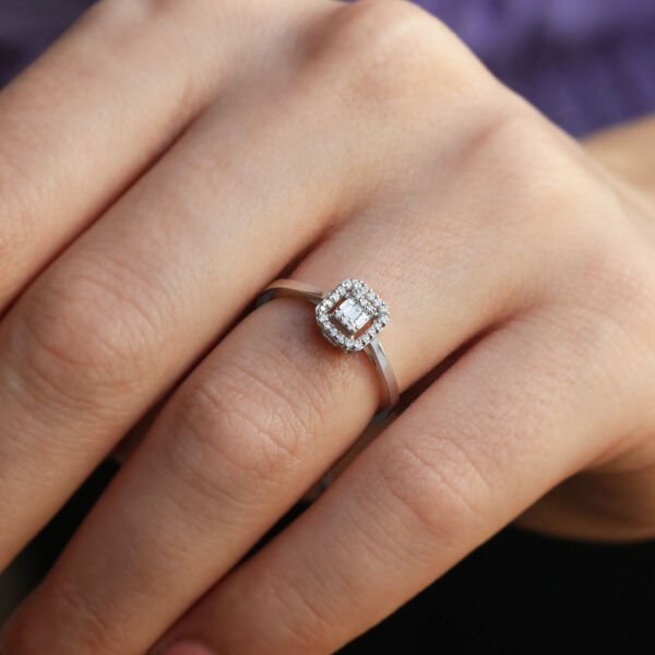 0,15 Ct. Baget Pırlanta Yüzük