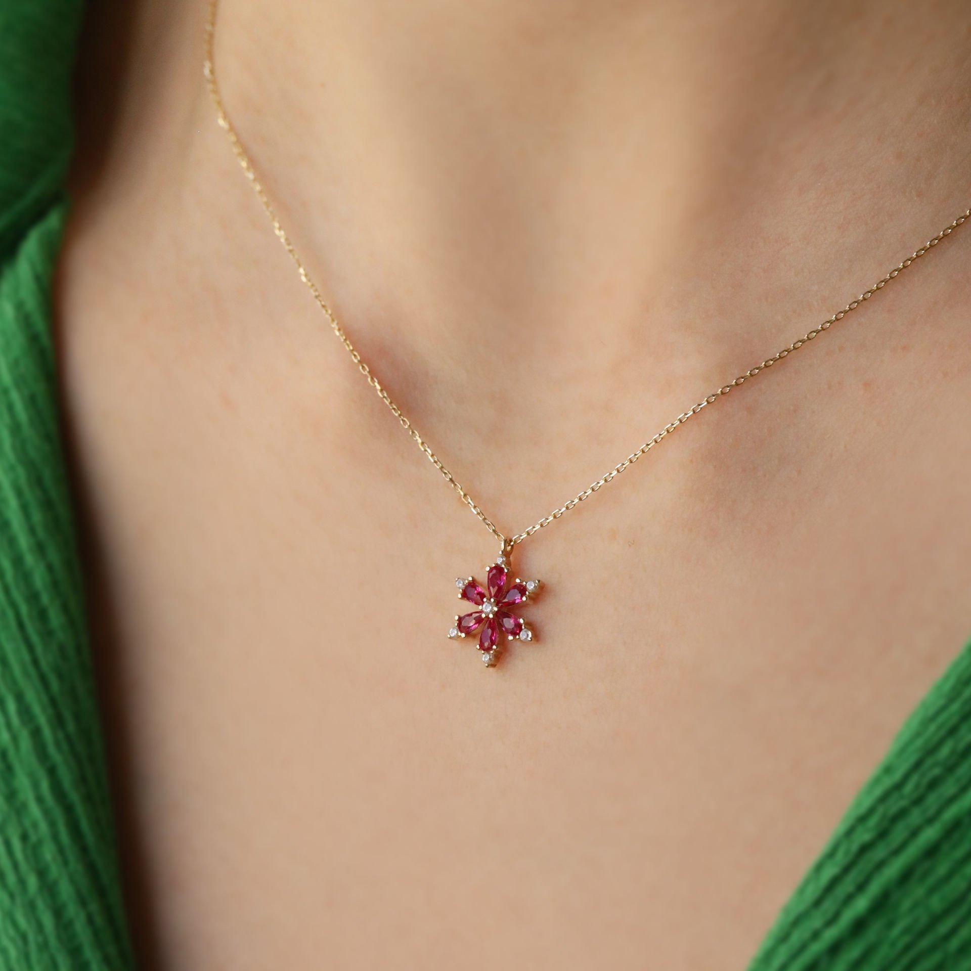 Pembe Taşlı Altın Kolye