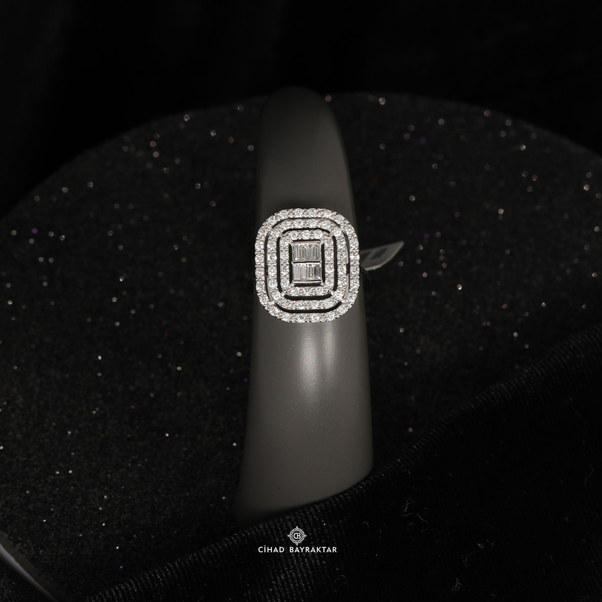 0, 85Ct. Baget Pırlanta Yüzük