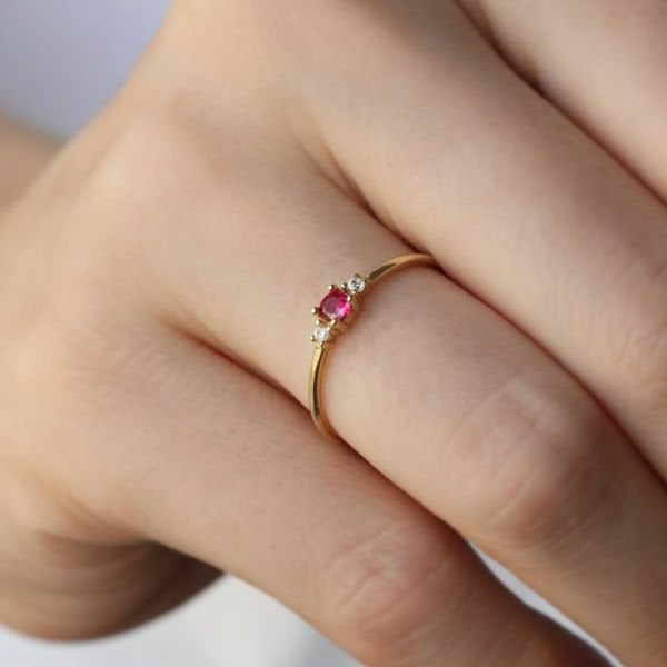 Pembe Taşlı Altın Yüzük
