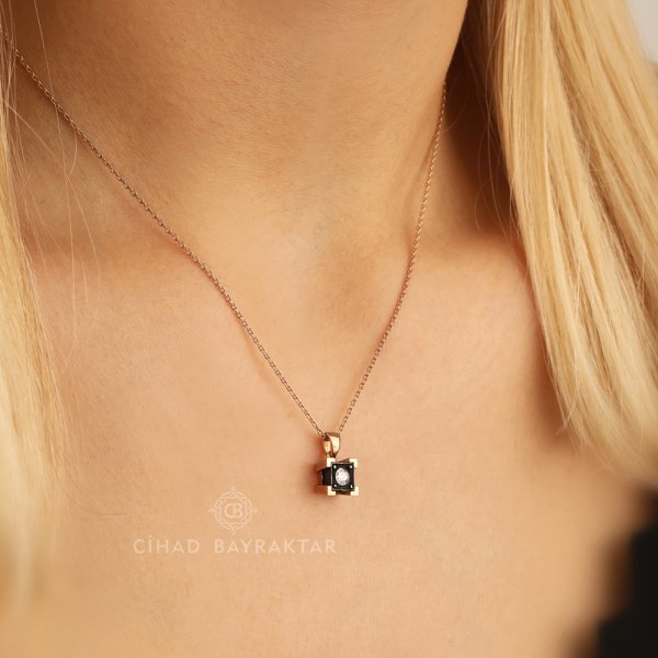 0.11 Ct.  Elmas Kolye