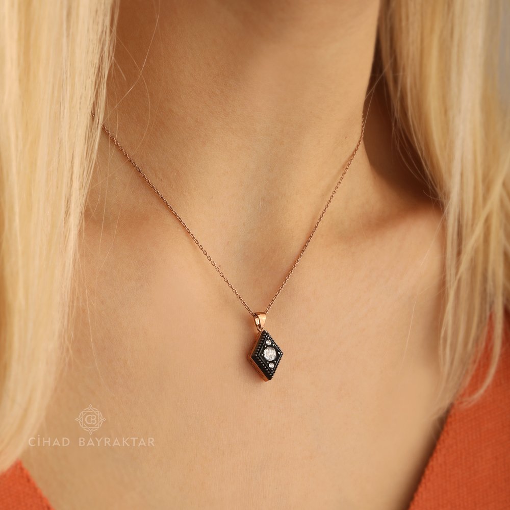 0.14 Ct.  Elmas Kolye