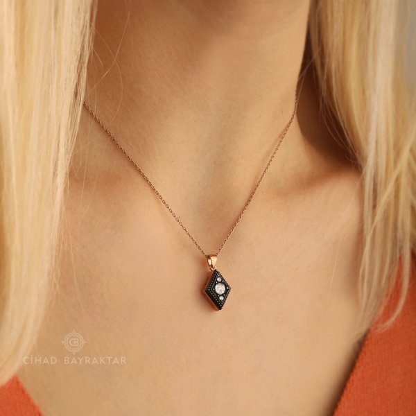 0.14 Ct.  Elmas Kolye