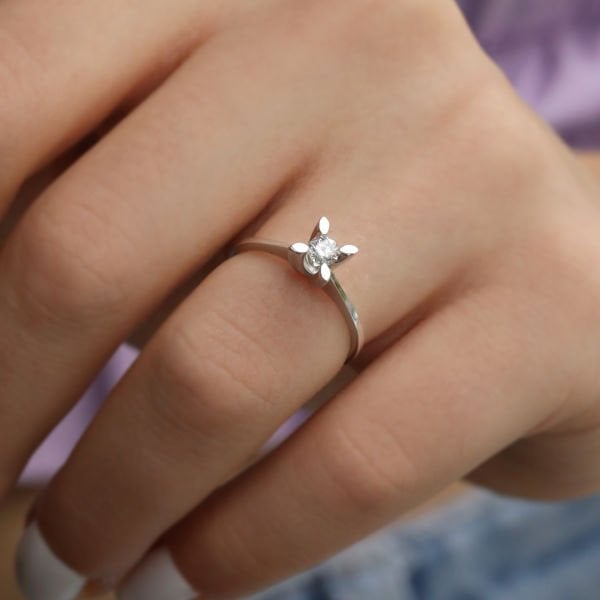 0,18 Ct.Tektaş Pırlanta Yüzük