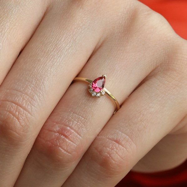 Pembe Taşlı Damla Altın Yüzük