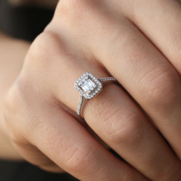 0,42 Ct. Baget Pırlanta Yüzük