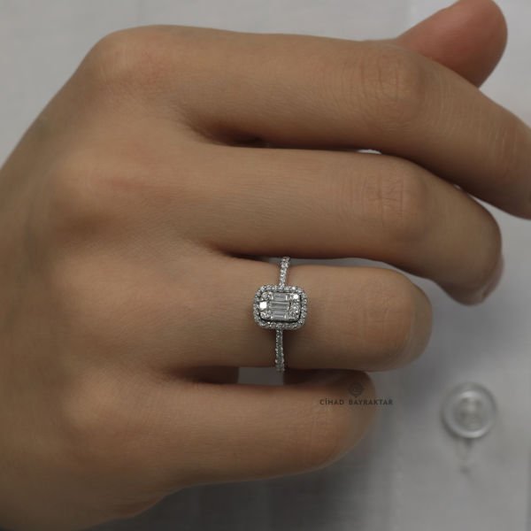0,49 Karat Baget Pırlanta Yüzük
