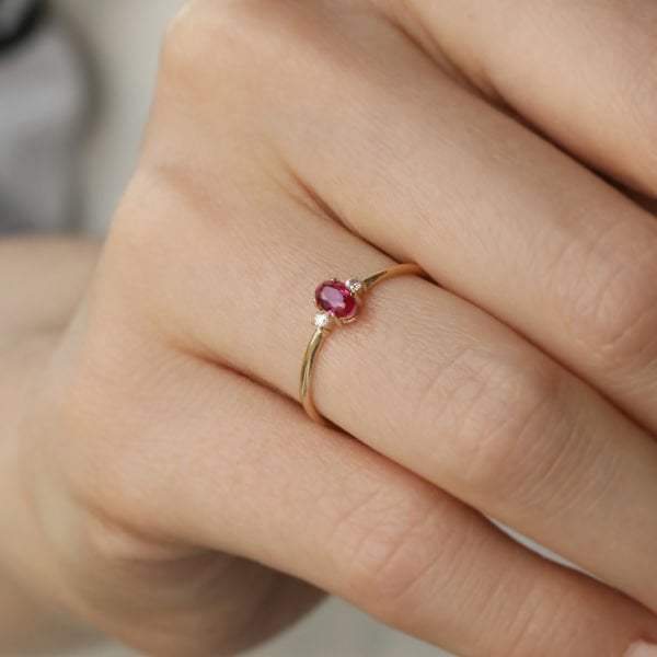 Pembe Taşlı Altın Yüzük