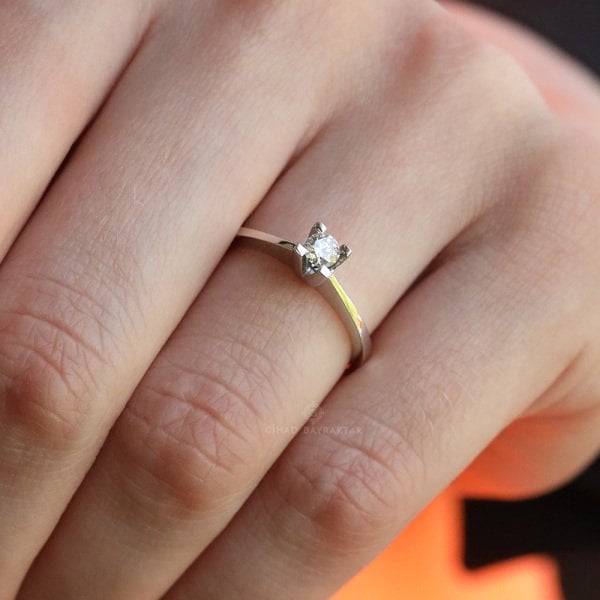 0,23 Ct. Tektaş  Pırlanta Yüzük