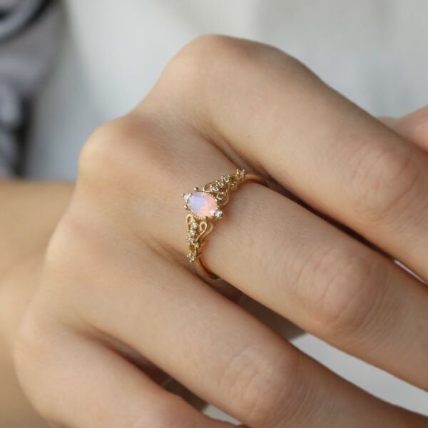 Pembe Vintage Taşlı Altın Yüzük