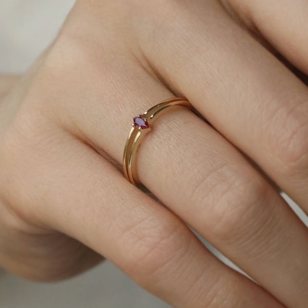 Pembe Taşlı Altın Yüzük