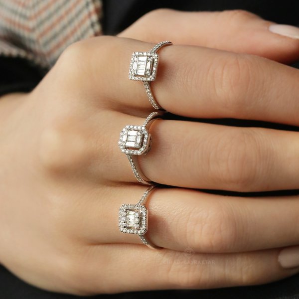0,28 Ct. Baget Pırlanta Yüzük