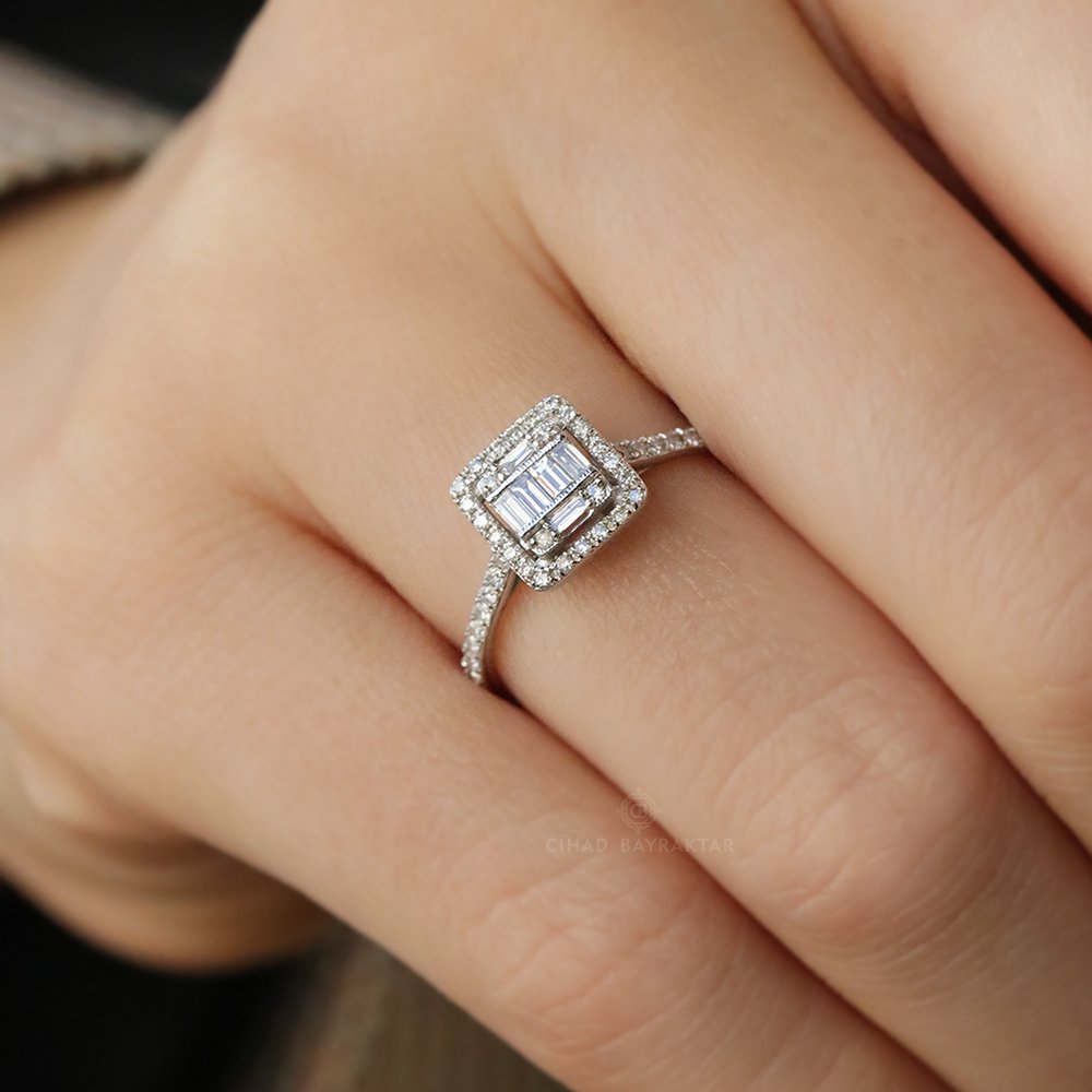 0,28 Ct. Baget Pırlanta Yüzük