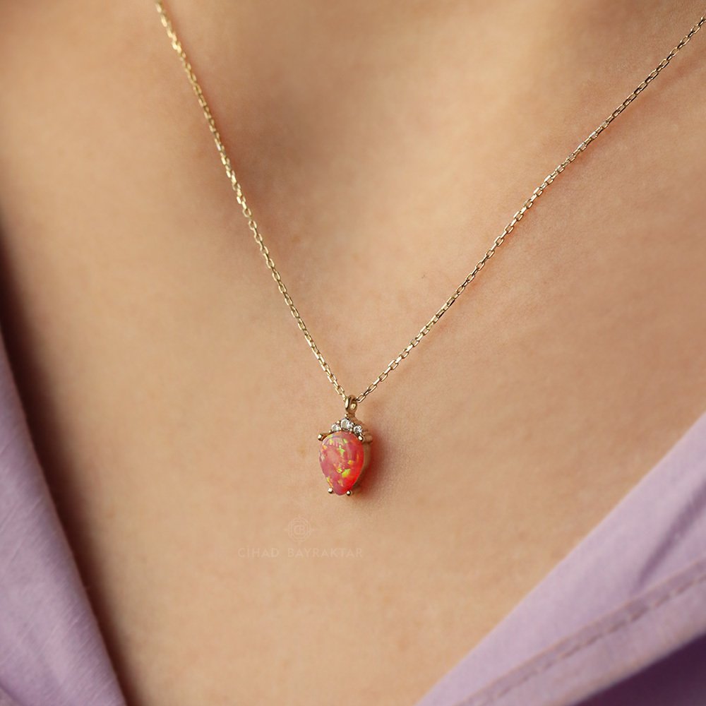 Opal Taşlı Altın Kolye