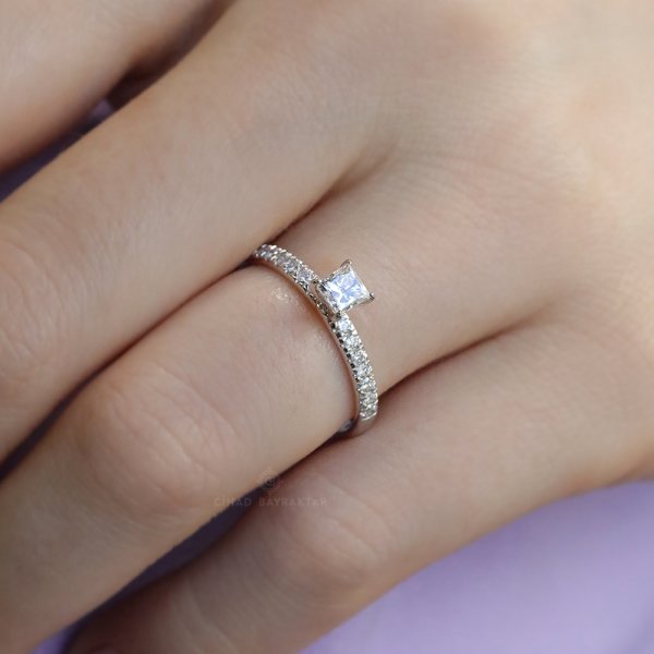 0,55 Ct.Tektaş Pırlanta Yüzük