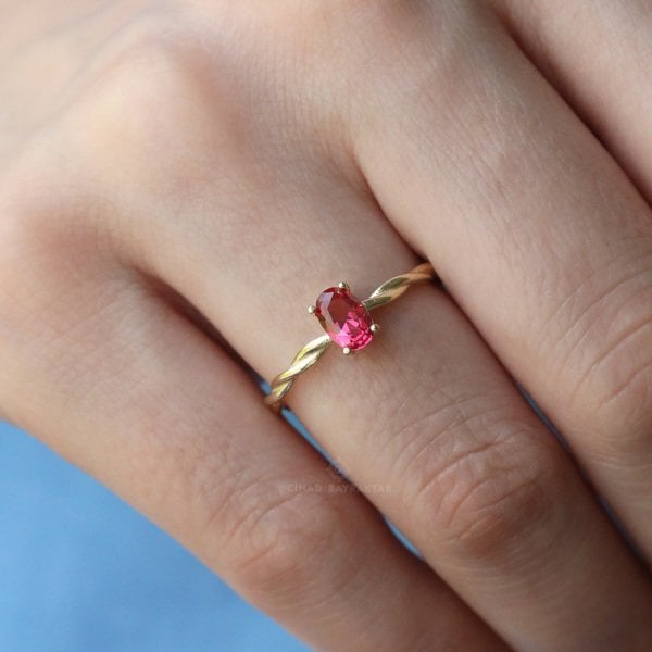 Pembe Taşlı Burgu Altın Yüzük