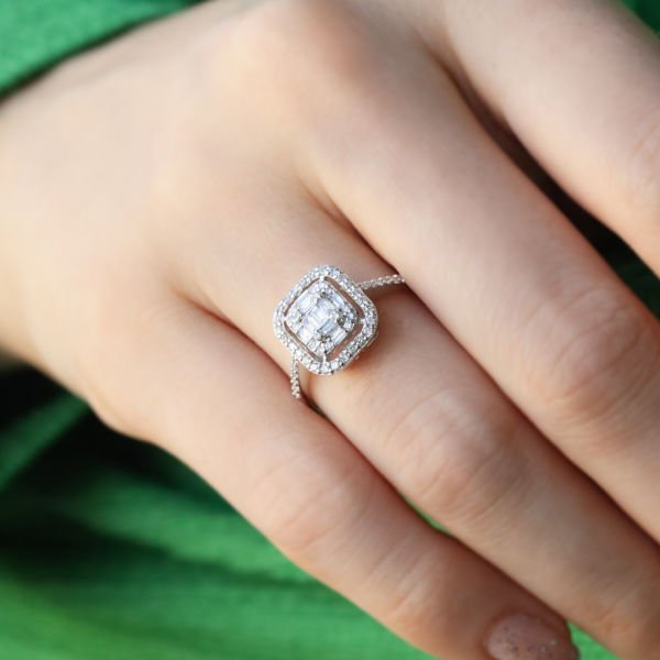 0,49 Ct. Baget Pırlanta Yüzük