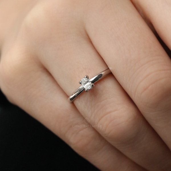 0,18 Ct. Baget Pırlanta Yüzük