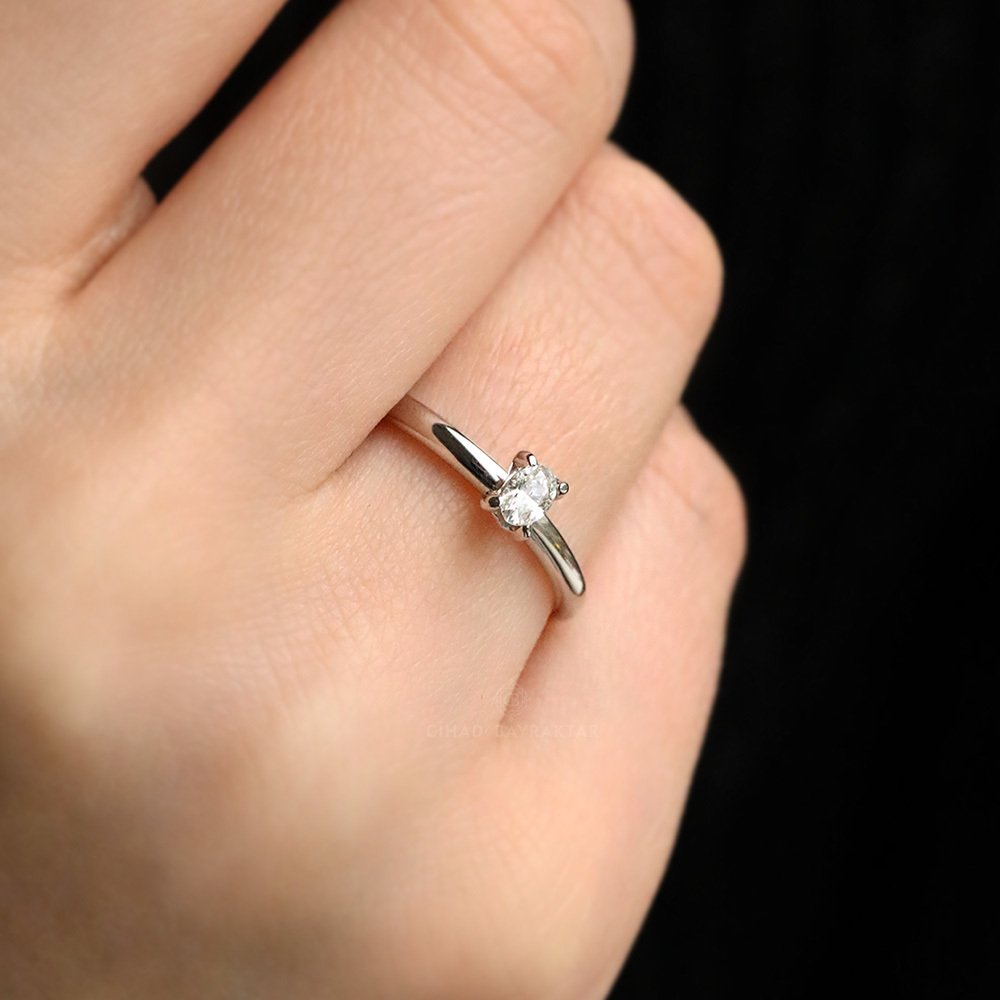 0,18 Ct. Baget Pırlanta Yüzük