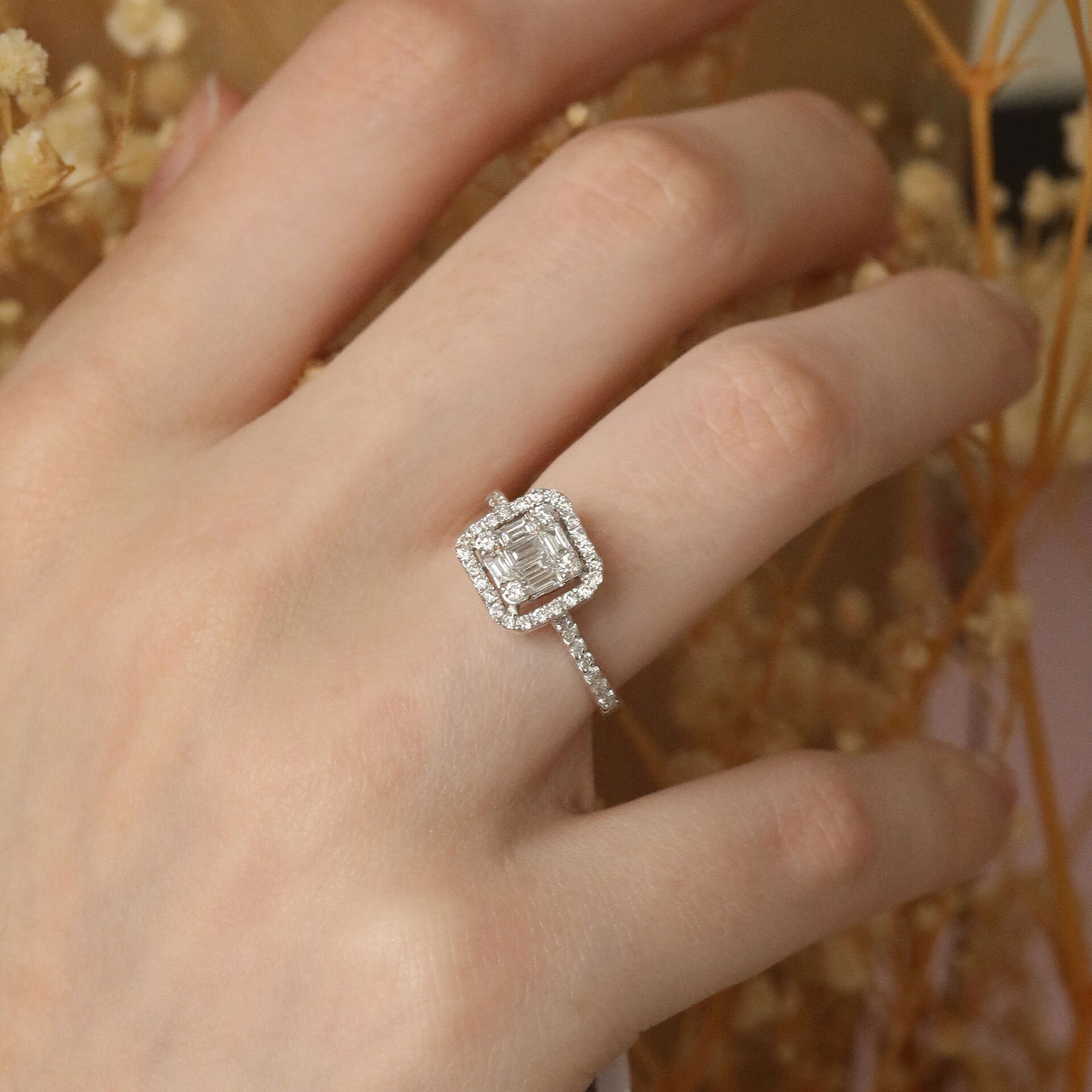 0,88 Ct. Baget Pırlanta Yüzük