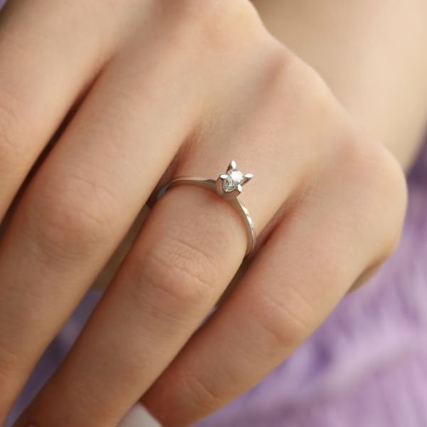 0,13 Ct. Tektaş Pırlanta Yüzük