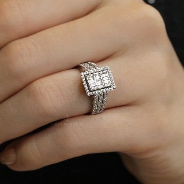 1,79 Ct. Baget Pırlanta Yüzük