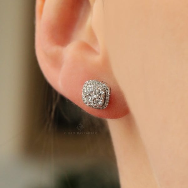 0.94 Ct. Baget Pırlanta Küpe