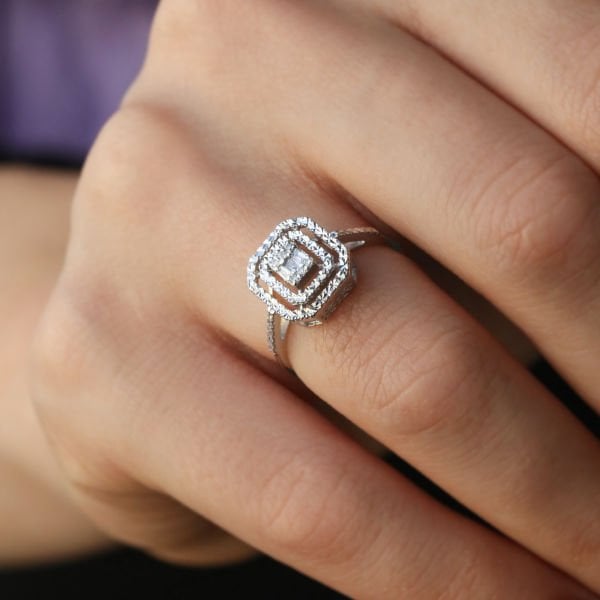 0,10 Ct. Baget Pırlanta Yüzük
