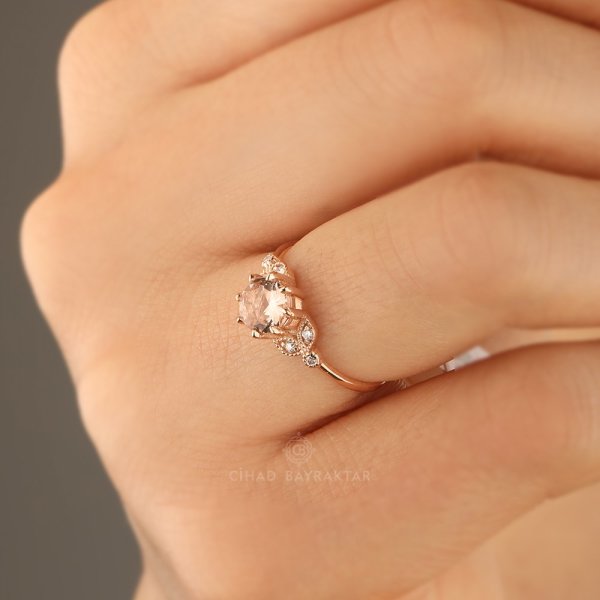 0,07 Ct.  Morganite Pırlanta Yüzük