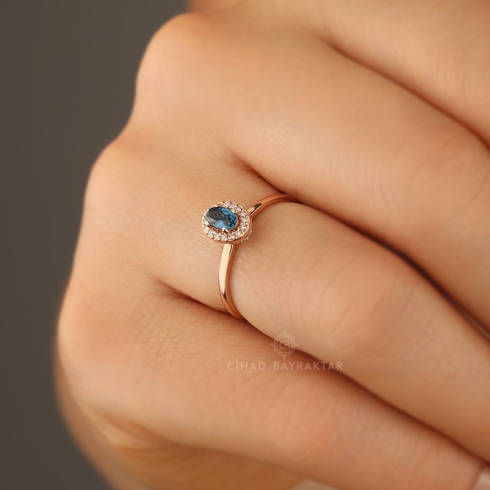 0,12 Ct. London Blue Pırlanta Yüzük