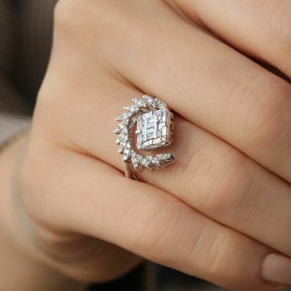 0,72 Ct. Baget Pırlanta Yüzük