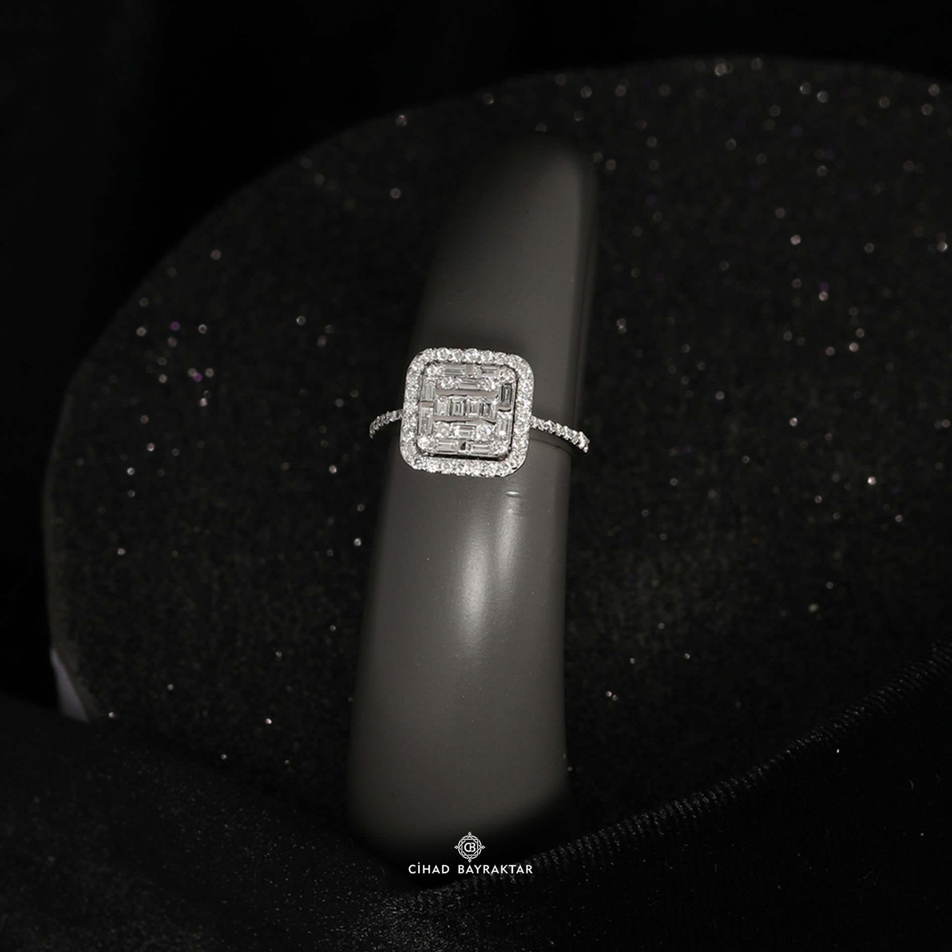0,72 Ct. Baget Pırlanta Yüzük