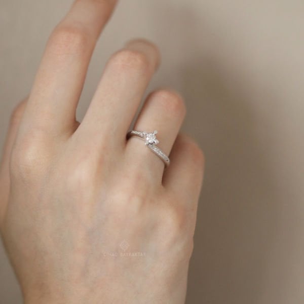 0,28 Ct.  Pırlanta Yüzük