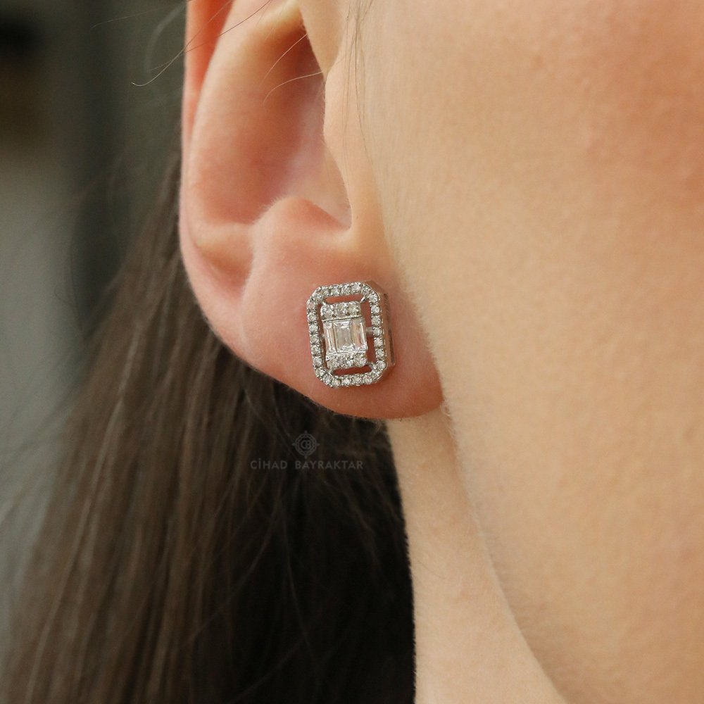 0.73 Ct.Baget Pırlanta Küpe