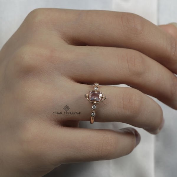 0,56 Karat Morganite Pırlanta Yüzük