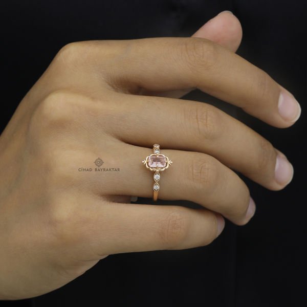 0,56 Karat Morganite Pırlanta Yüzük