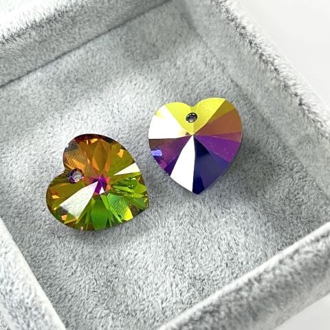 Swarovski 6228 Kalp 14mm Crystal Vitrail Medium (001 VM) - Parlak Yeşil Renkli Efektli Kolye Ucu