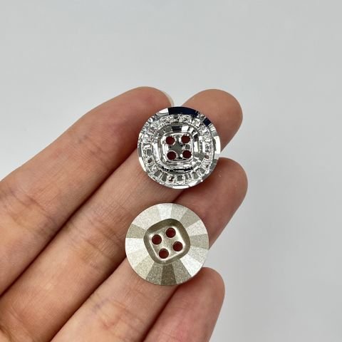 Swarovski 3018 Düğme 18mm Crystal (001) F - Beyaz Renkli Ortadan Dikilebilir Düğme