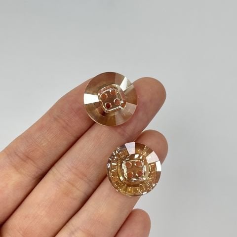 Swarovski 3018 Düğme 18mm Crystal Golden Shadow (001 GSHA) - Altın Renkli Ortadan Dikilebilir Düğme
