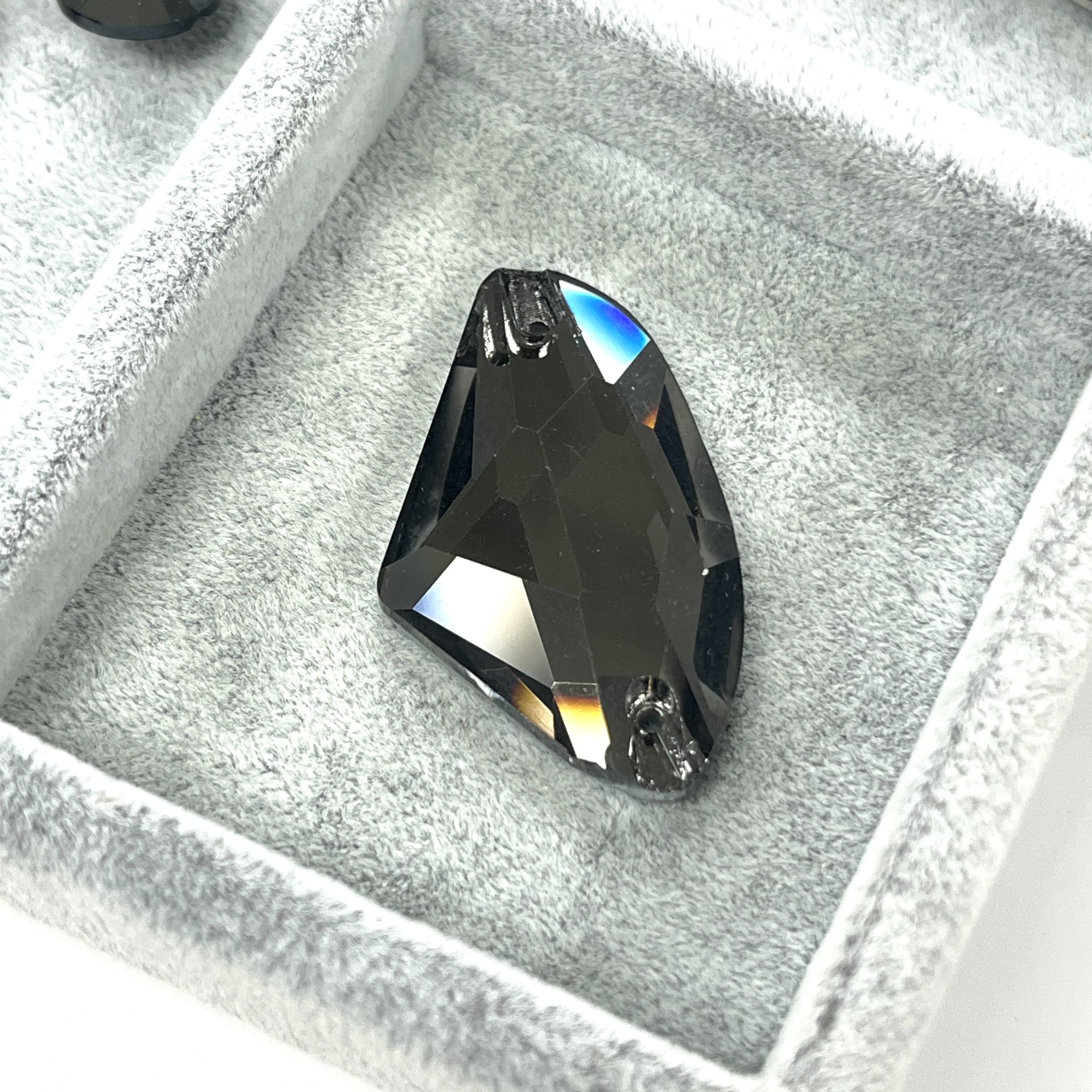 Galactic Şekilli 39x28mm Dikilebilir Crystal Silver Night Cam Taş - Füme Dikme Taş