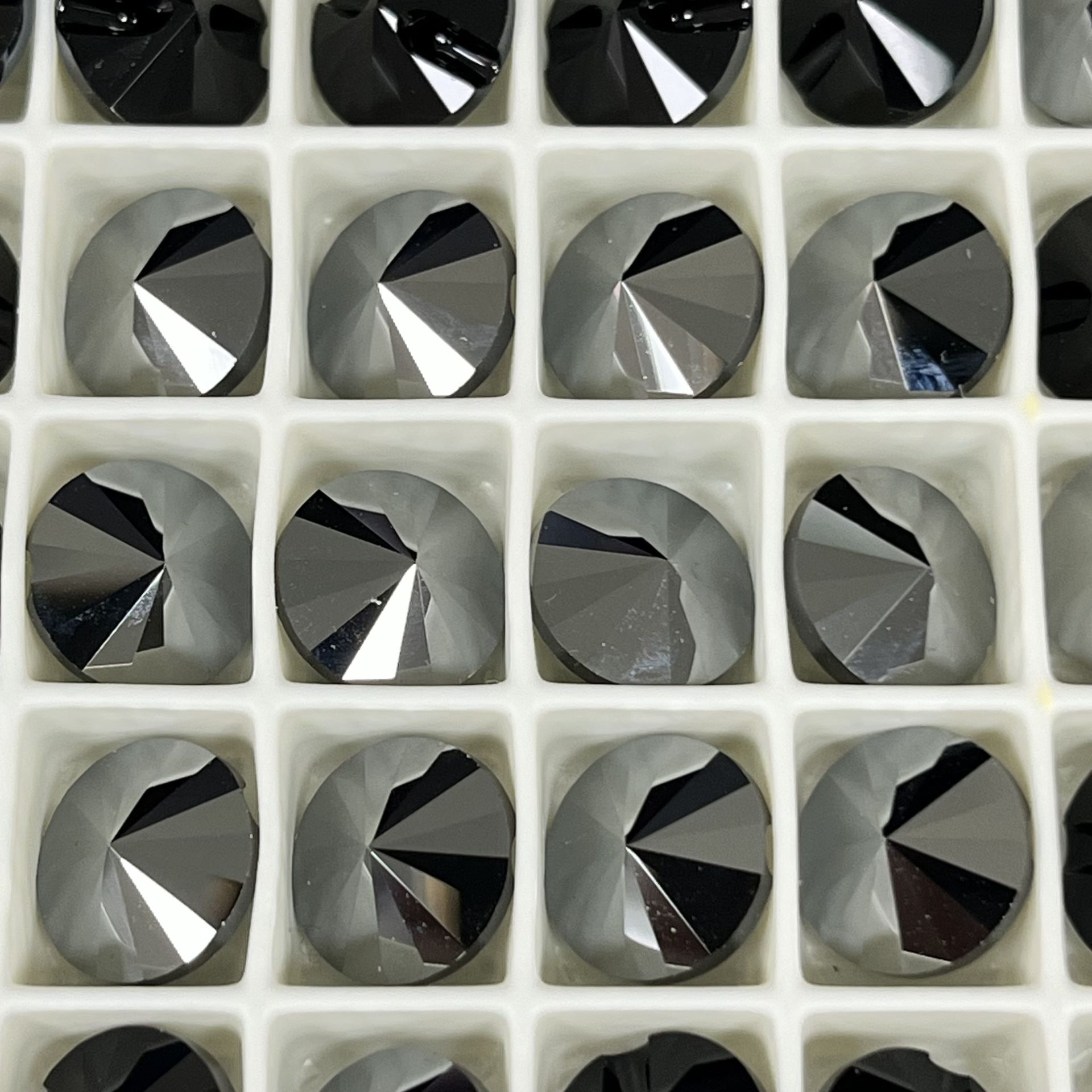 Swarovski 3015 Düğme 3015 14mm Jet Hematite Foyasız - Metalik Siyah Düğme