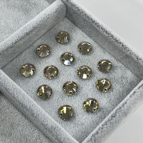 3204 8mm Crystal Luminous Green (001 LUMG) - Işıltılı Açık Yeşil Foyalı Yuvarlak Dikme Taş