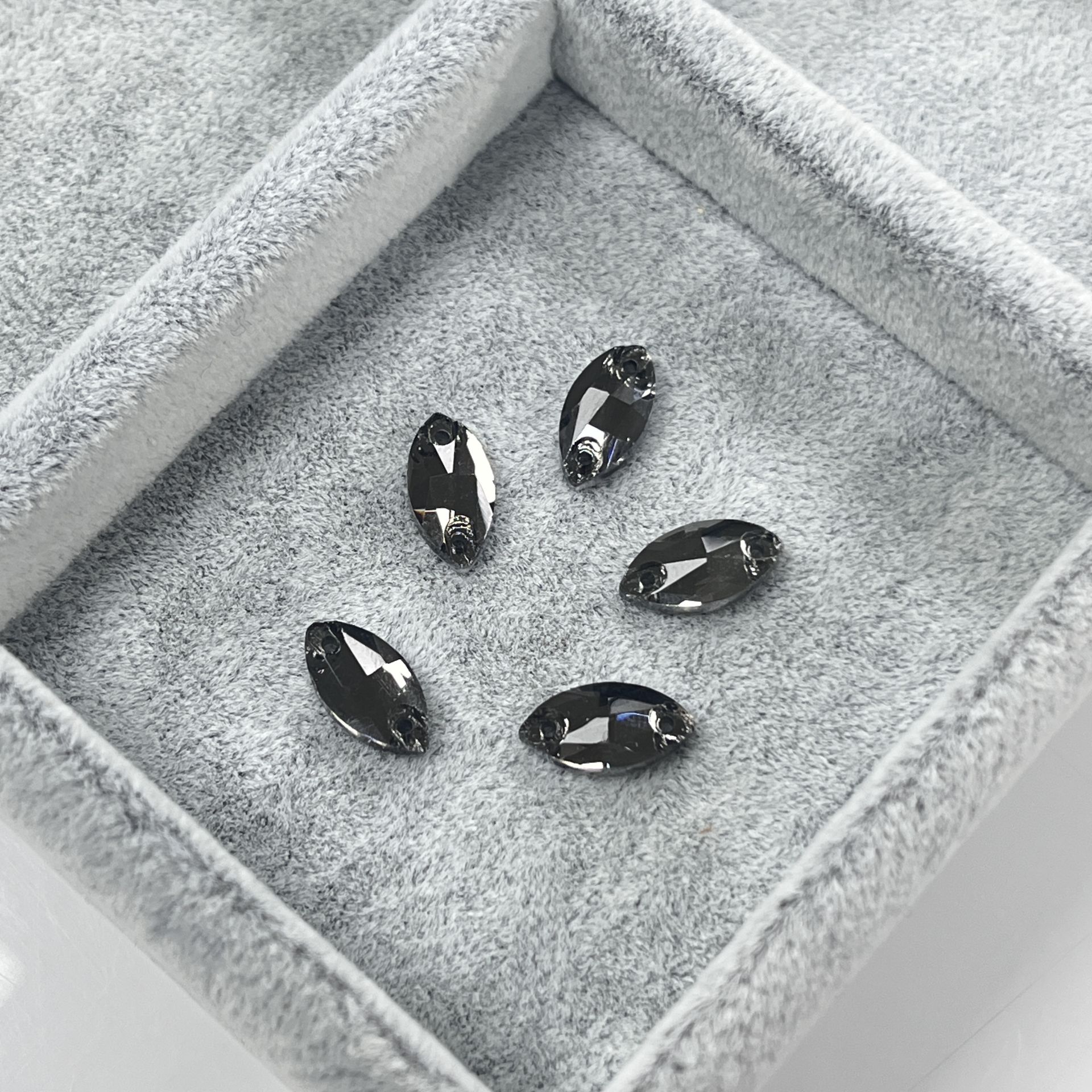 Mekik Şekilli 12x6mm Dikme Cam Taş Silver Night - Füme Renkli