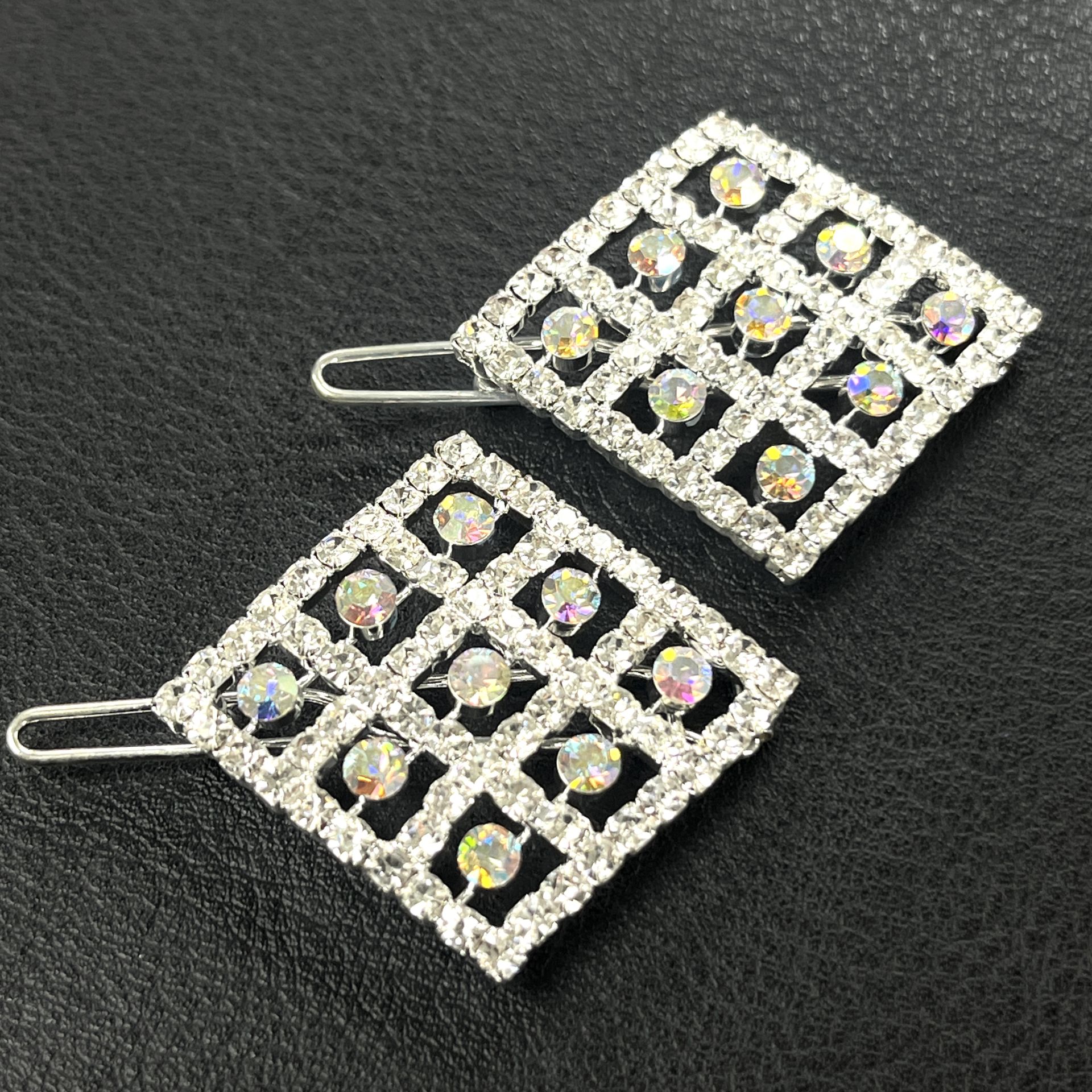 Lucy Dantel Desen Saç Tokası - Parlak Kristal Taşlı Perçinli Saç Firketesi