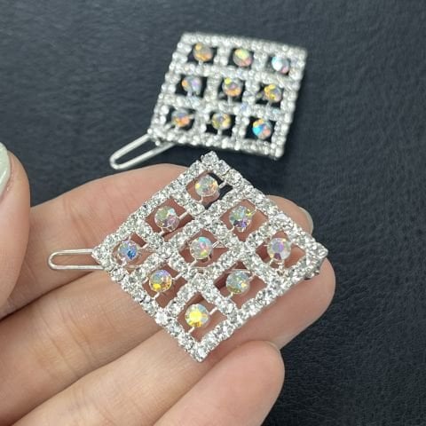 Lucy Dantel Desen Saç Tokası - Parlak Kristal Taşlı Perçinli Saç Firketesi