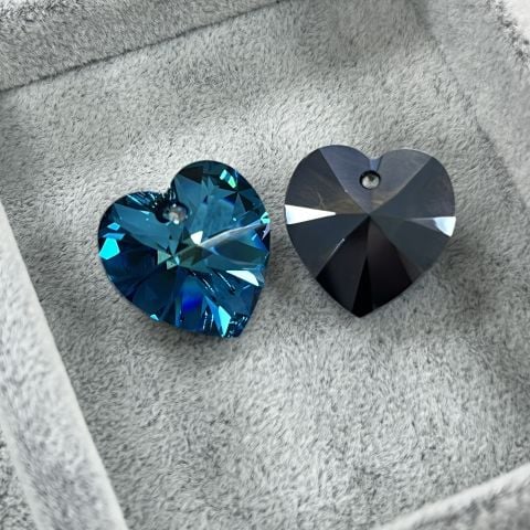 Swarovski 6228 Kalp 18mm Crystal Bermuda Blue (001BBL) - Parlak Lacivert Kolye Ucu