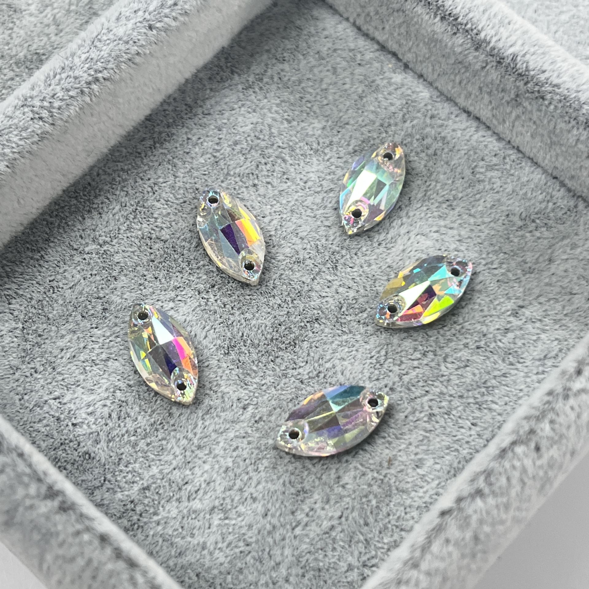 Mekik Şekilli 12x6mm Dikme Cam Taş Crystal AB - Janjan Renkli