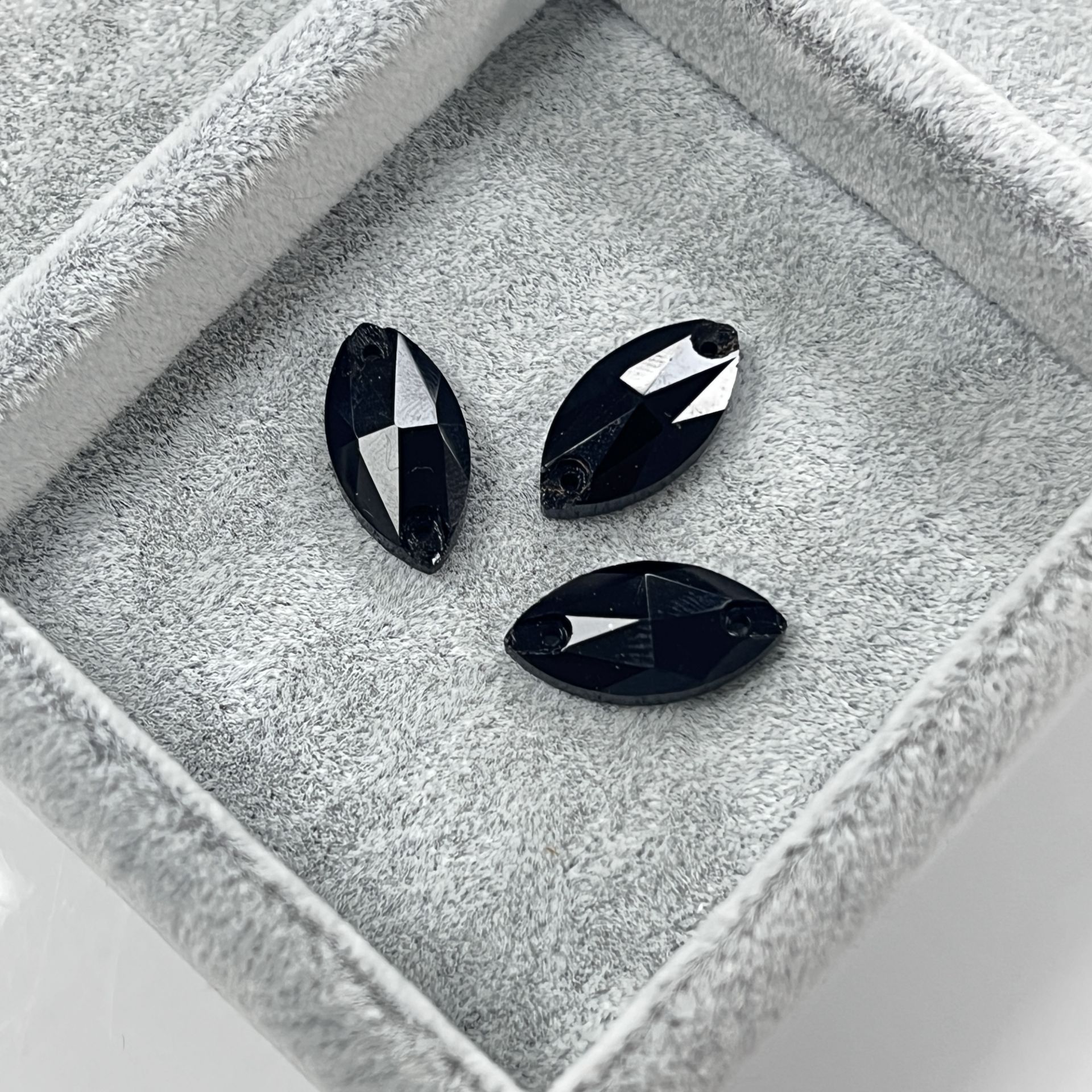 Mekik Şekilli 18x9mm Dikme Cam Taş Jet - Siyah Renkli